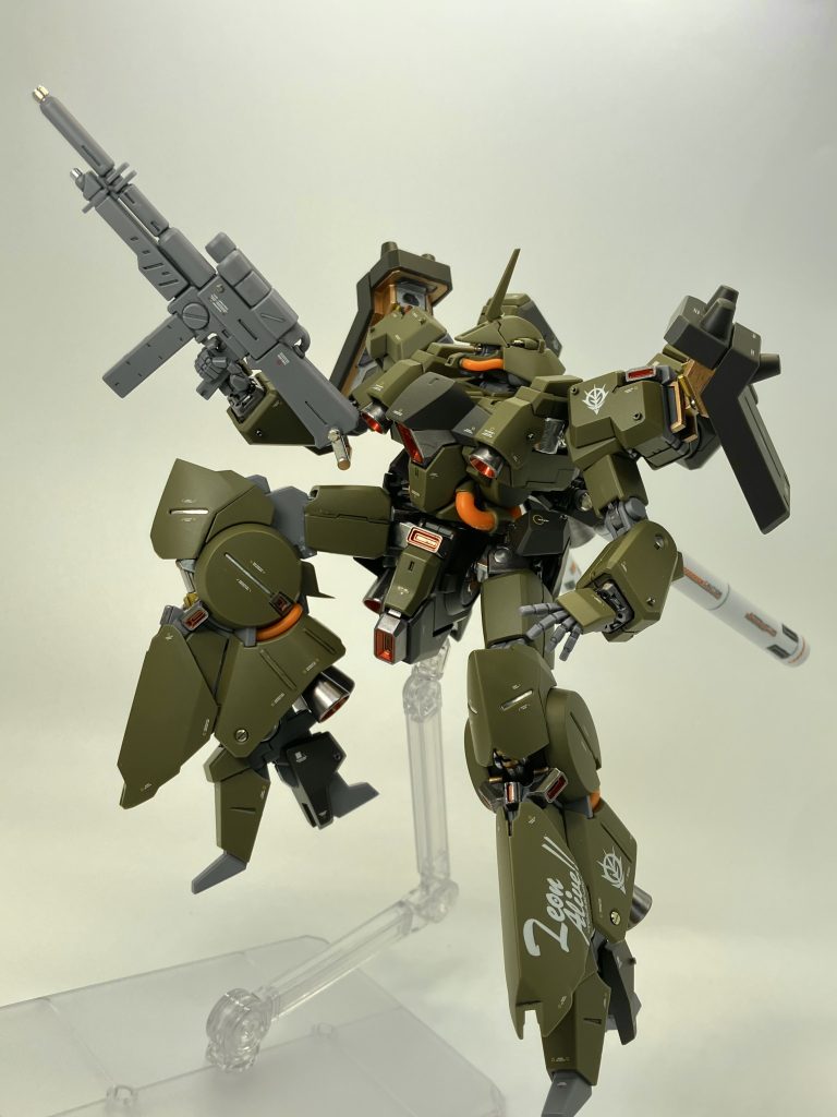 稼働させると関節に仕込んだメタリックマーカーがチラッと🫣　ガーレリー&シュナイダーのツートップ⚽️