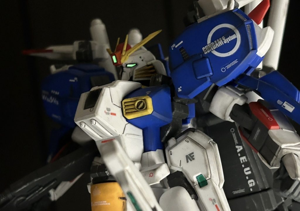 キット付属のデカール以外は他社製品も含めて複数使用してます。チラ見えアナハイムとエゥーゴがお気に入りです。