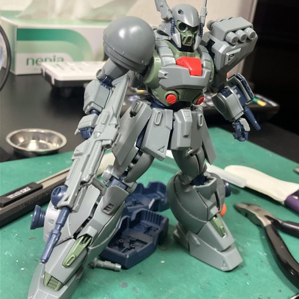 リボーンワンハンドレッド、F91よりクロスボーンバンガードのMSはデナン•ゲーですね🥰　令和の今、なんでかリリースされるデナン•ゲーなんです🥳　ザ•量産型感が👍　初手はメタリックマーカー on 豆腐パック😤、、さて、近頃はさらにガンプラの再販品が買いにくくなったように思います😑　新製品も相変わらずですが少し生産量が増えたようにも🤔そんな中、粘れば二次や在庫復活のタイミングの🖱️ワンクリックで確定出来るプレミアムバンダイがまだ救いです😅　そんなわけで私の積みプラのプレバン率は高め🥳👏　作りたいガンプラが作れる環境に戻るのはいつになるやら🥹（3枚目）