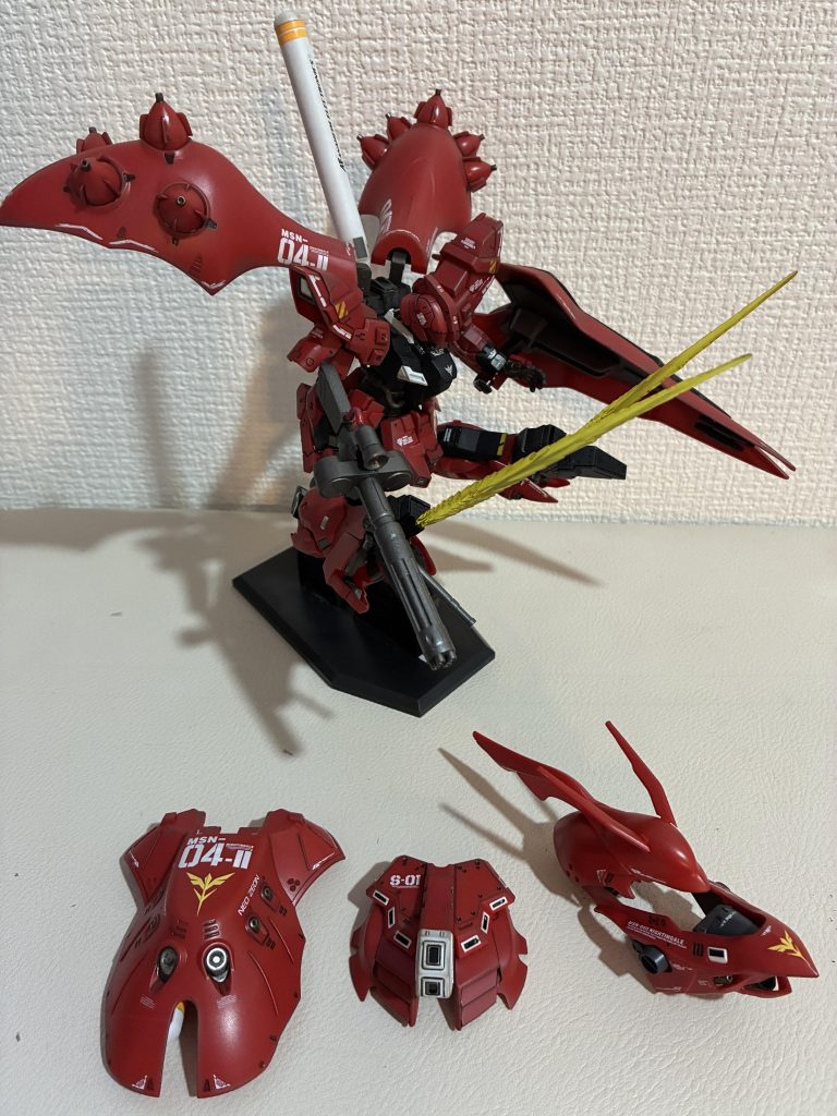 バルギルのツノはヘルメット？の収まりが悪かったので切り取りました。胸部とスカート部はネオジム磁石で脱着式にしました。