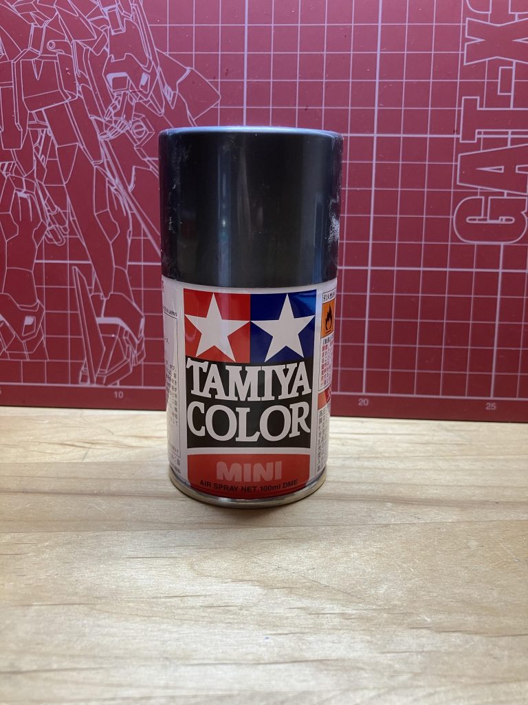 タミヤのライトガンメタルでランナーにつけたまま塗装