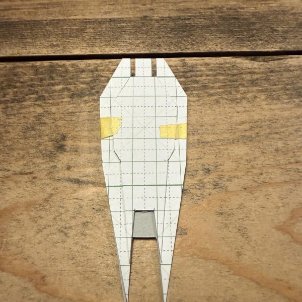 あけましておめでとうございます⛩シールドをプラ板で作る前に厚紙で作ってみました。大きさ、バランスいい感じです。（2枚目）