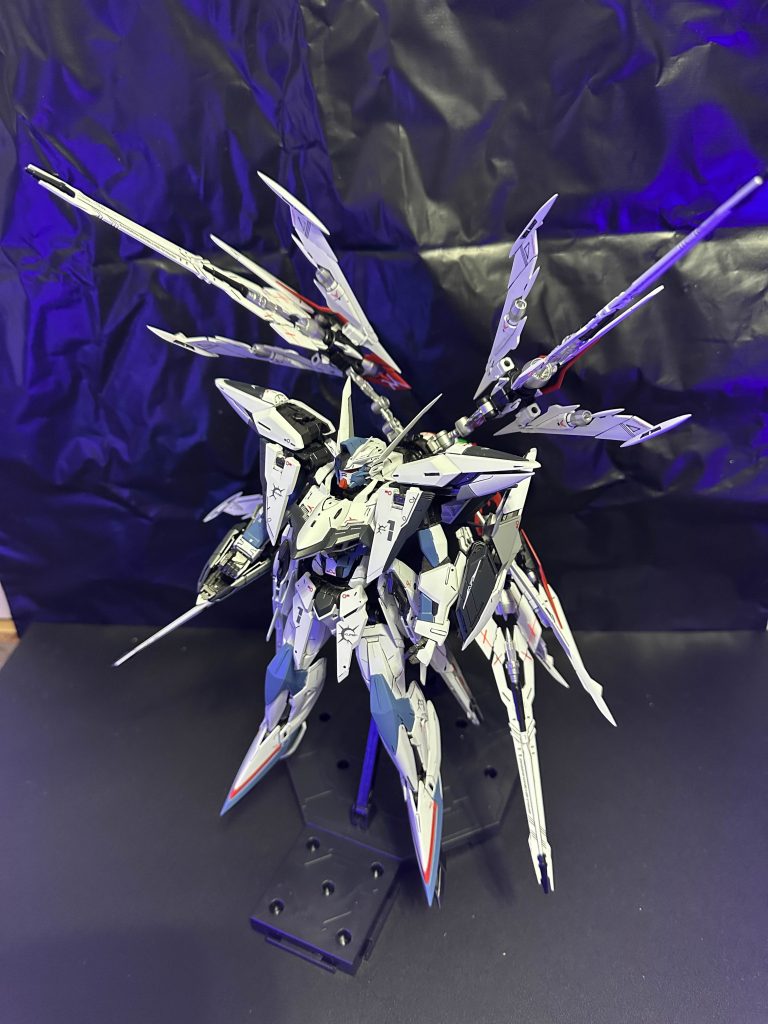 プラモ仲間と巡回中に発見したエクリプスマニューバヒトメボレして、今持てる技術を結集して製作開始始めて一年経たないヒヨッコですが