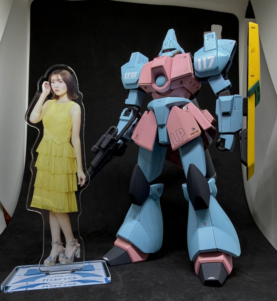 カラーリングのイメージは前回のガンキャノン同様、BANDAI-SPプラモデルアンバサダー「 LINKL PLANET」の宮﨑菜々さんから。所属艦風のLPマーキングもやりたかった事のひとつでした。1/17の誕生日に合わせて、ガルバルディβ（RMS-117）を選択しました。