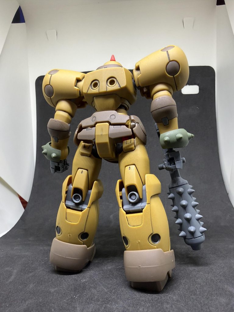 背面。汎用のバックパック穴があるのでいろいろと取り付けられる感じ。&nbsp;