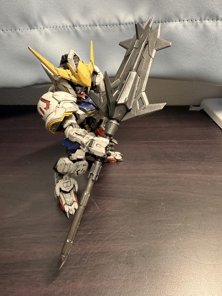 メイスは金属色でドライブラシをかけて質感出しました。