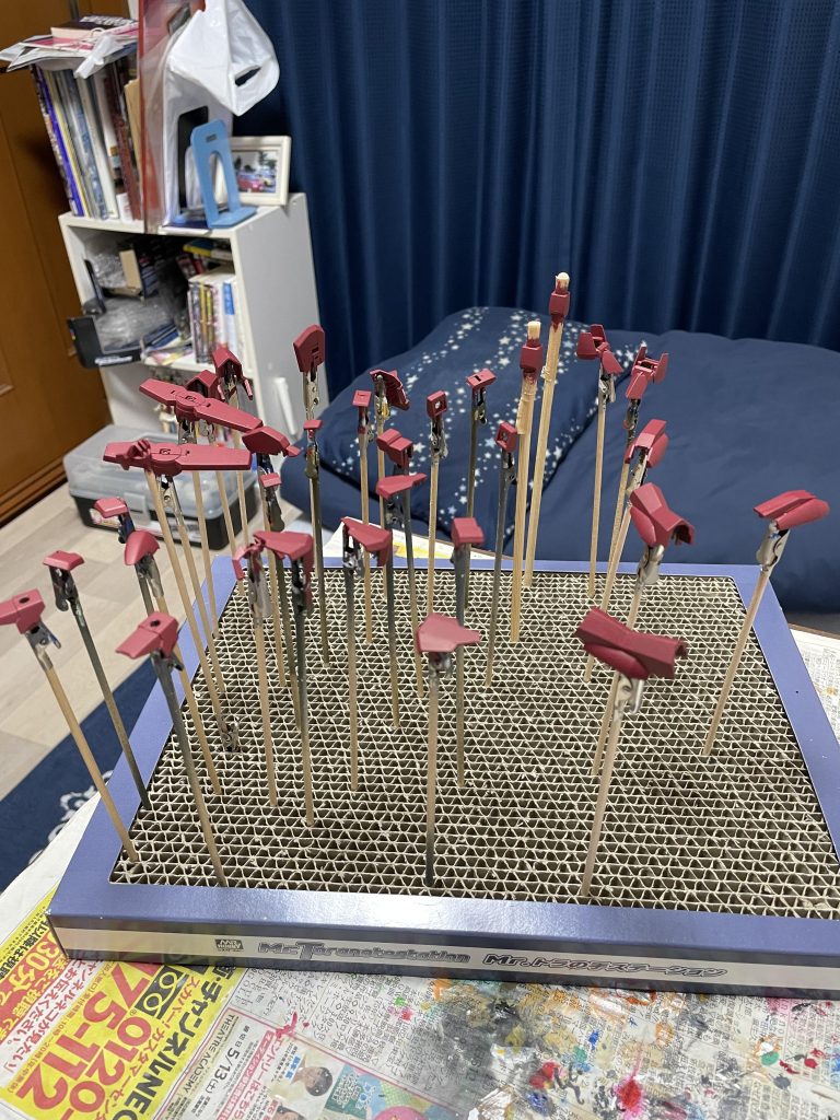 作品名：HGグレイズ進捗<p>投稿が遅くなりましたが、現在武装や関節等の塗装が終わり、外装の塗装をしています 今回もシタデルカラーを導入 コーンレッドで仕上げました</p>
