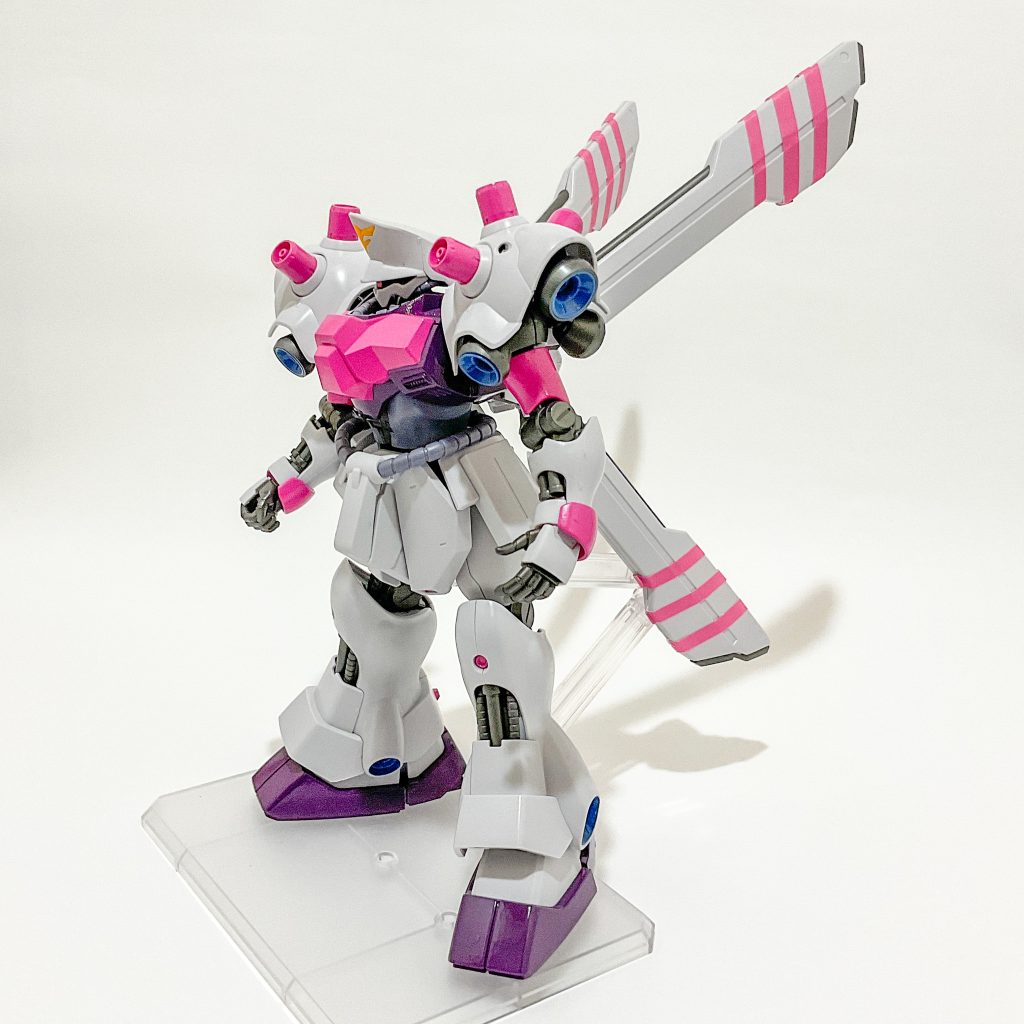 ハマーン様の愛機であるキュベレイのカラーリングをモチーフに塗装を施しております。