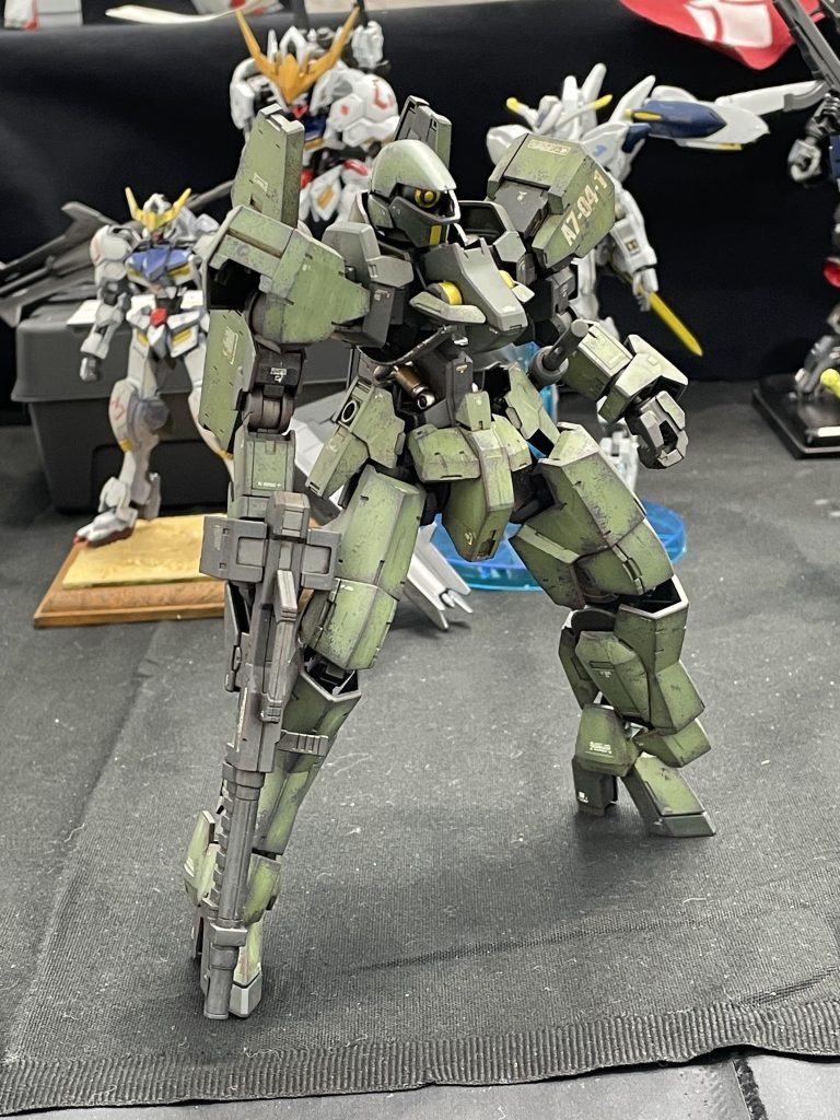 作品名：再販希望<p>展示会で見かけた1/100グレイズ ええ感じのボリューム感で一度組んでみたい</p>
