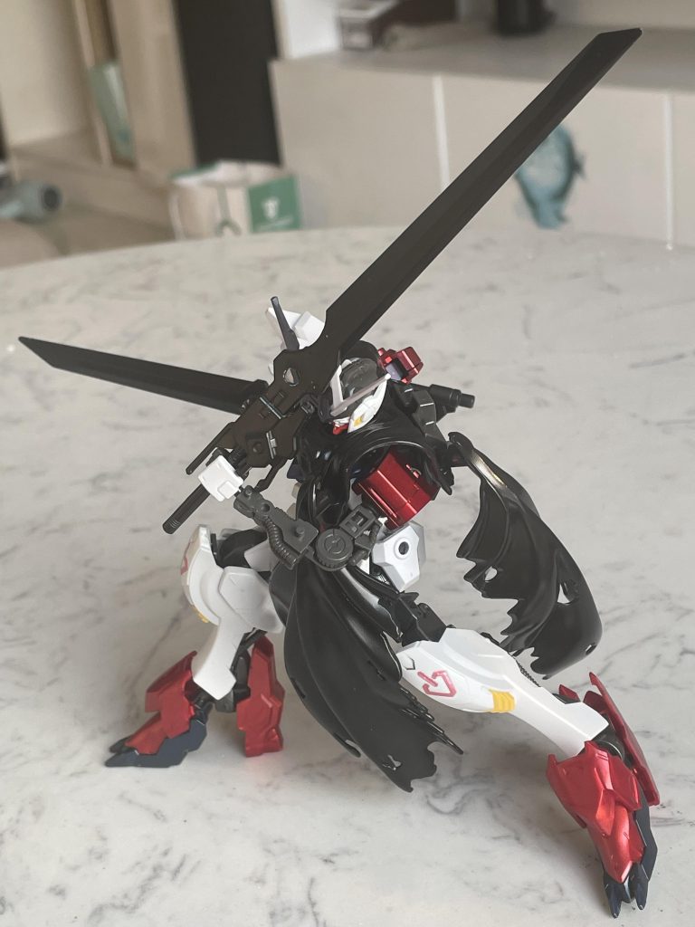 グンダムバルバトス生け花–4枚目/制作者：PlainRunner