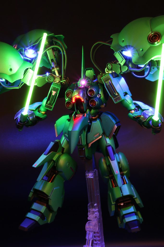 フィラメントLEDでビームサーベルの発光表現に挑戦しました胸のサイコフレームの発光も試行錯誤しましたがまだまだですので今後の課題として次に活かしたいです