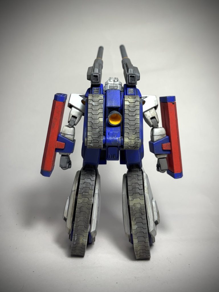 履帯は塗装が難しいですね。タミヤのウェザリングマスターをつかいました。