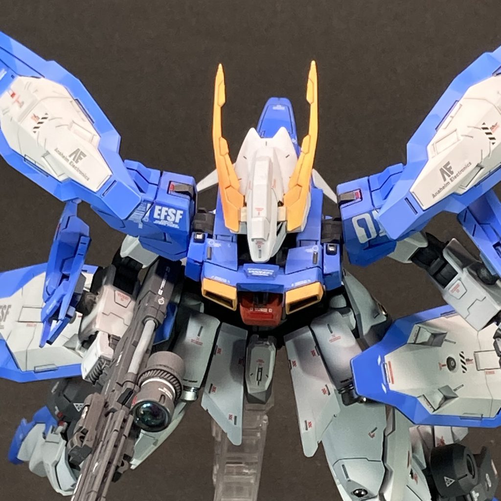 デカールをご覧いただくと・・・レギンレイズジュジュリアなのにE.F.S.F所属?しかもアナハイム製?いったいどういう世界線?設定はどうなってんの?ってなるかと思います。ここは、ガンプラの楽しみ方のひとつということでユル~くご覧いただけましたら何よりです。「機体設定は、ご覧になっている皆さんの心の内に自然と湧き上がってくるものなのです。」←人まかせにすんなっ!