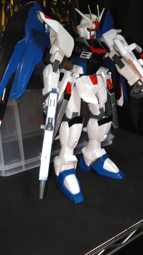 こだわったのは白色の部分でパール塗装後クリア塗装して仕上げました。