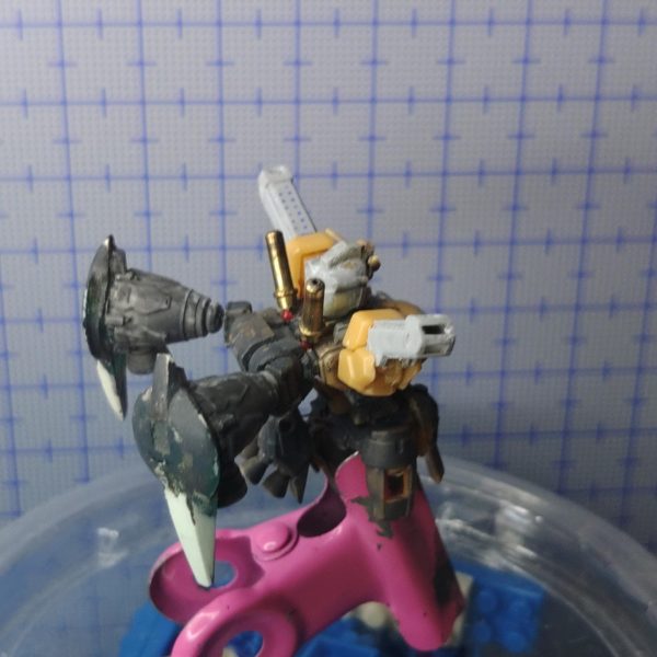 やっとこさ、肩バーニア😭でも､極小ノズルをどうしよう😞💨ディテールも足りない・・・スジ彫り難しそうだなぁ。（2枚目）