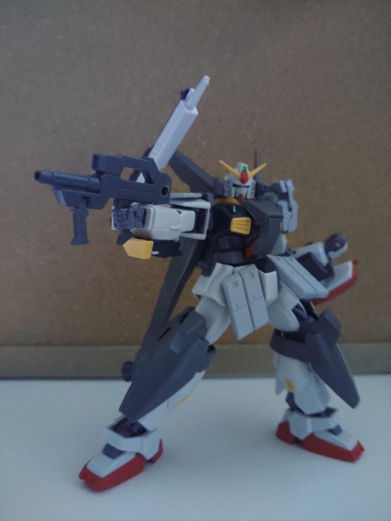 ・ビームマシンガン威力よりも弾速と取り回しが重視された手持ち武器で、中距離に弾幕を張る。サイドスカートにマウント可能。・バルカンポッドシステムマーク2と言えばの装備。近距離での迎撃、牽制に用いる。