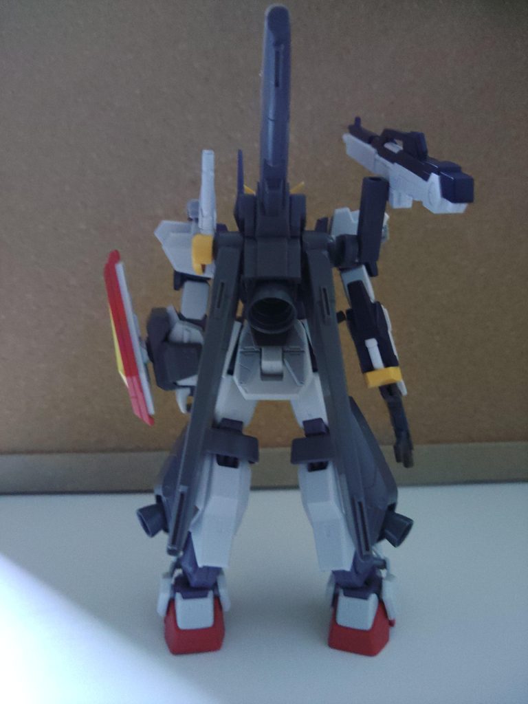 リバイバルのマーク2に、スタークジェガンやEGニューガンダム等々の武装を接着剤で盛るペコしました。お陰で間接はユルユルですが、思いの外うまく纏まったのでは…と自画自賛しております。