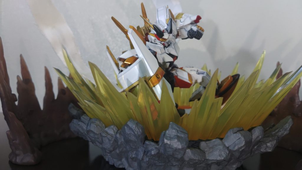 「我流・地滅噴砕」標的に複数回の打撃攻撃の後に空中に舞い上がり上空から叩き潰すように殴り砕く技。