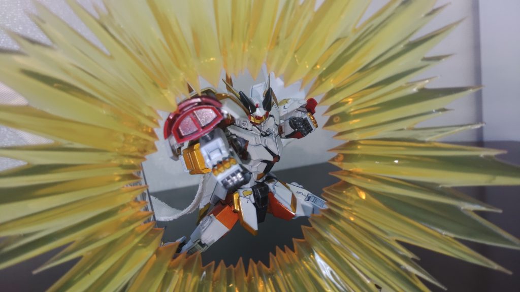 「我流・独槍烈破」右腕の籠手を変形させて標的に強烈な正拳突きをくらわせる技。