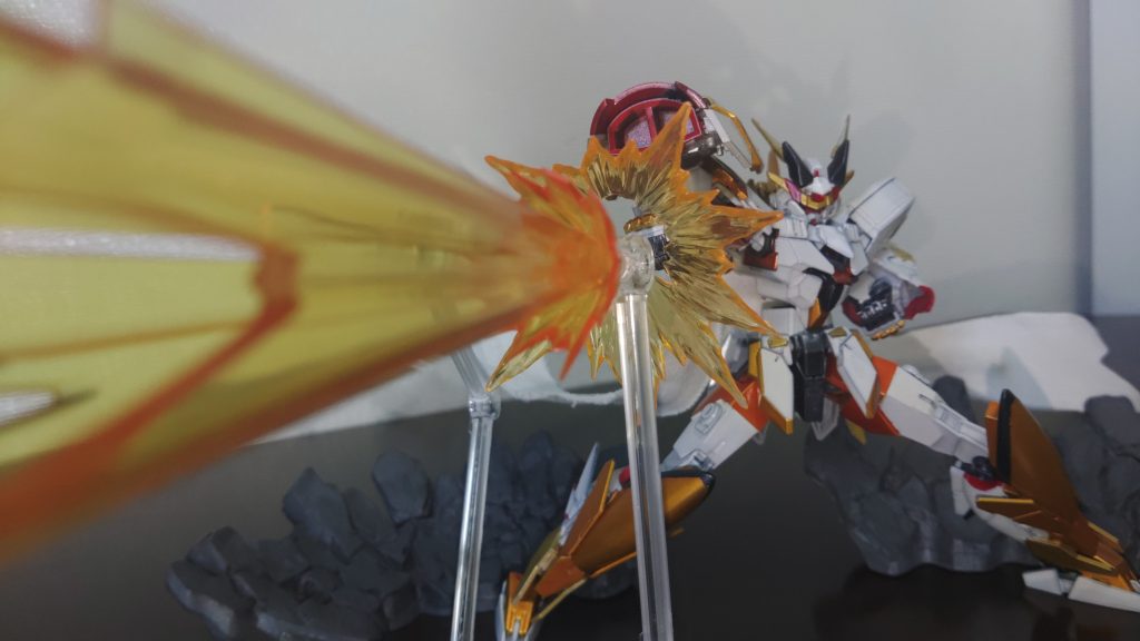 「我流・燕独槍」正拳突きから繰り出される衝撃波を標的にくらわせる技。