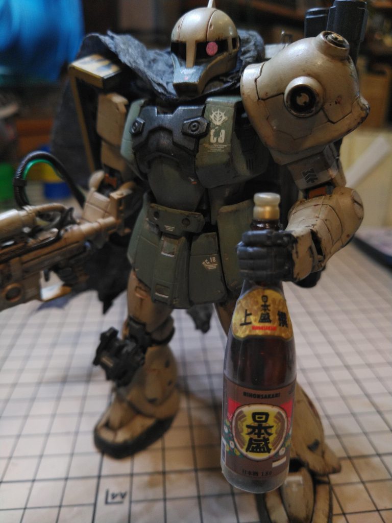 RGは手に色々持たせられるのが好きです　ポン酒の似合うMSと思う