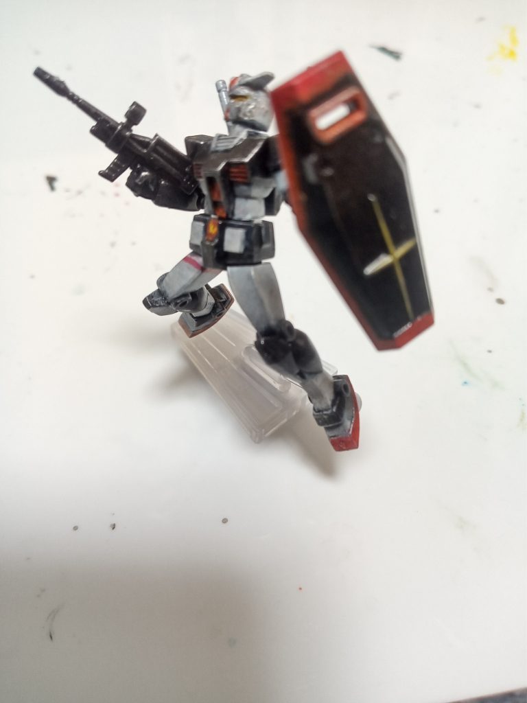 小さい部分は爪楊枝を駆使しましたが、中々上手く塗るのはしんどかったです(zaku-kao8)