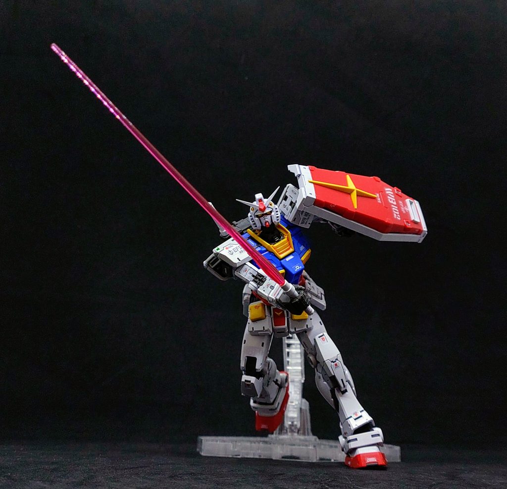 ビーム・サーベルを構えて1枚切りつけのシーンが個人的に印象強いですね