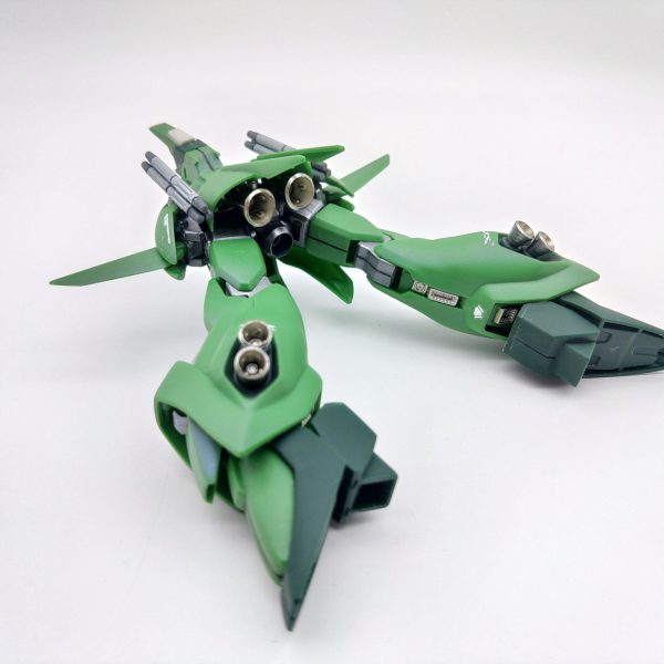 あけましておめでとうございます(^o^)/行方不明だった袖付きバウナッターの機首を発見したので追加編集しましたギラドーガ指揮官用マシンガン付バウアタッカーと、機種付バウナッターです。どちらも袖付きバウ製作のうえでの重要ポイントですぜひぜひご照覧あれ(･３･)ゝ（3枚目）