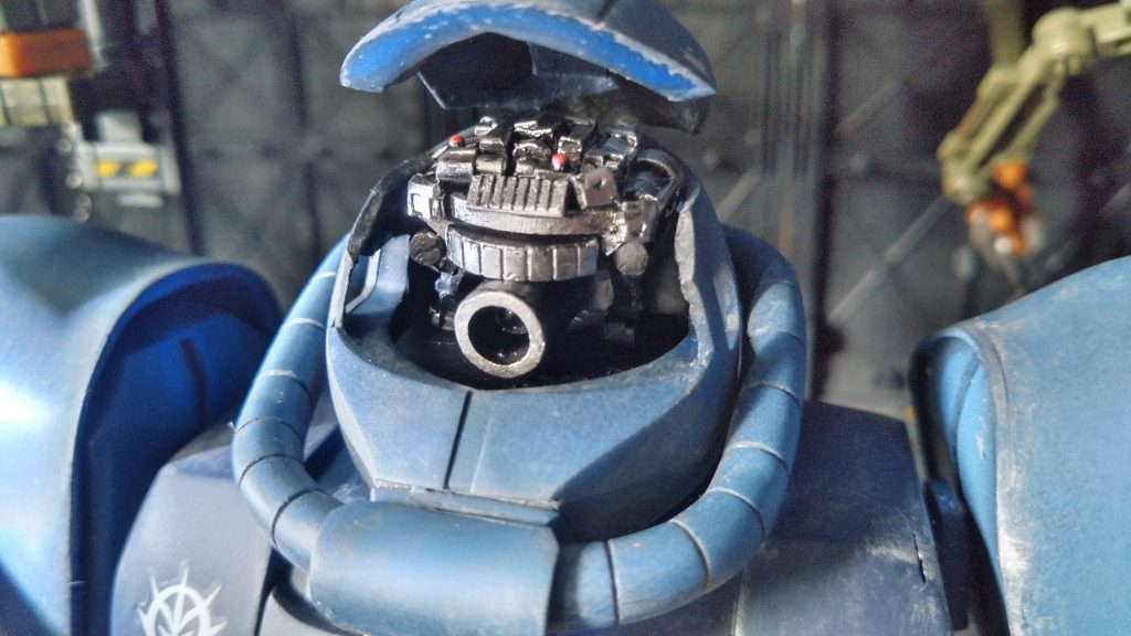 頭部開口、モノアイ可動及び脳ミソ的な部分作成。