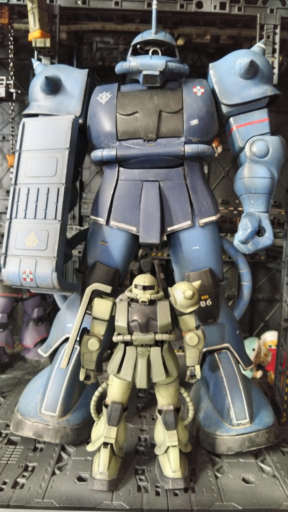 FGザクと比較。