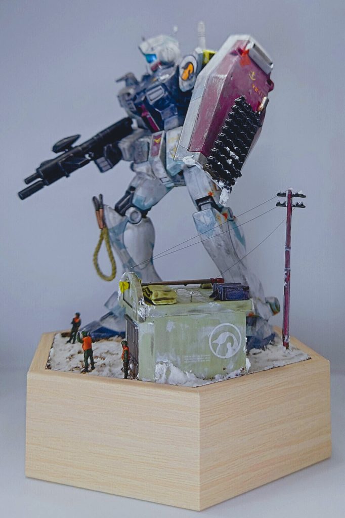 建物と電信柱はトミーテック兵隊は100円ショップのプラモデルです