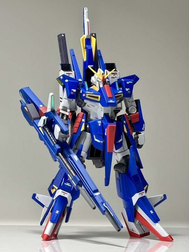 「MSZ-008 ZII」はZ-MSVで設定された、Zガンダムの発展機ですね。Z-MSVとしては珍しく、HGで一般販売キット化されているわけですが、フィギュアであるGUNDAM FIX FIGURATION(G.F.F)風に、筆塗全塗装しました。G.F.F.版はカトキさんデザインですね。