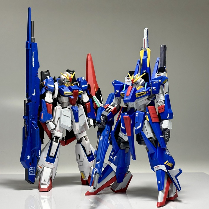 成形色が赤っぽい、「バイオセンサーイメージカラー」版を全塗装して作った「後期型」Zガンダムとパシャリ。ゼータガンダム後期型 風https://gumpla.jp/hg/2470260
