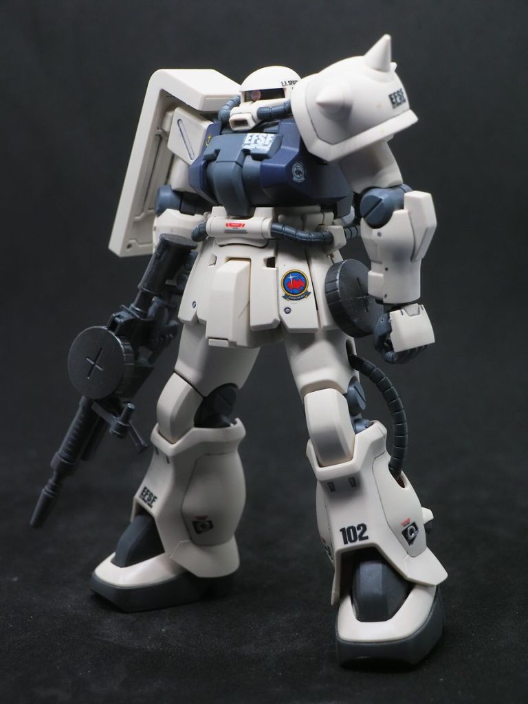 ジオン仕様の方が人気が有るんでしょうねぇ(gundam-kao5)リサイクルショップでの値段もこちらの方が若干お安め(gundam-kao2)