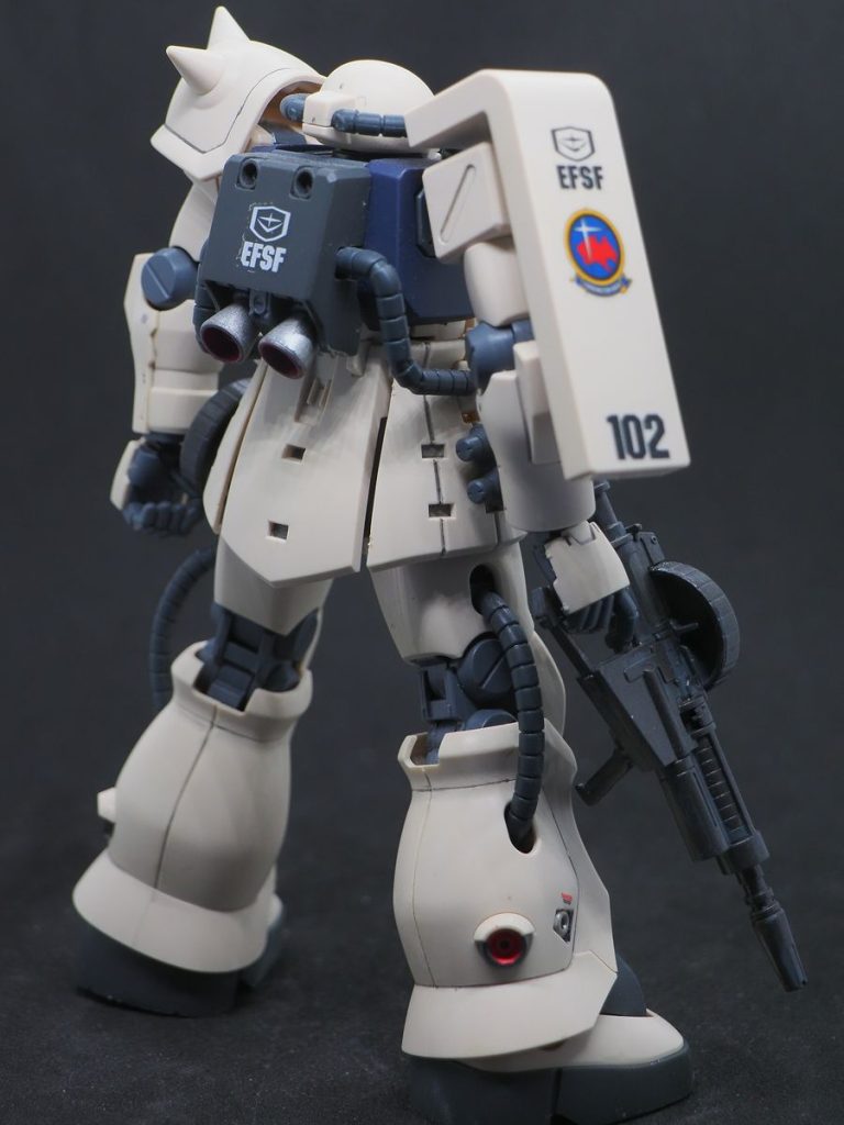 色が違うだけで同じザクなのにね(gundam-kao2)