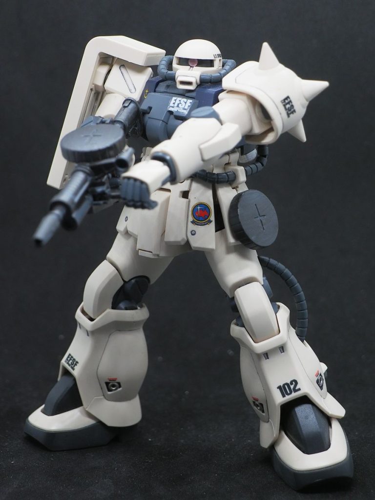 飾る場所が無くなって、棚の奥に追いやられていたので自分的には未完成ですが(gundam-kao5)