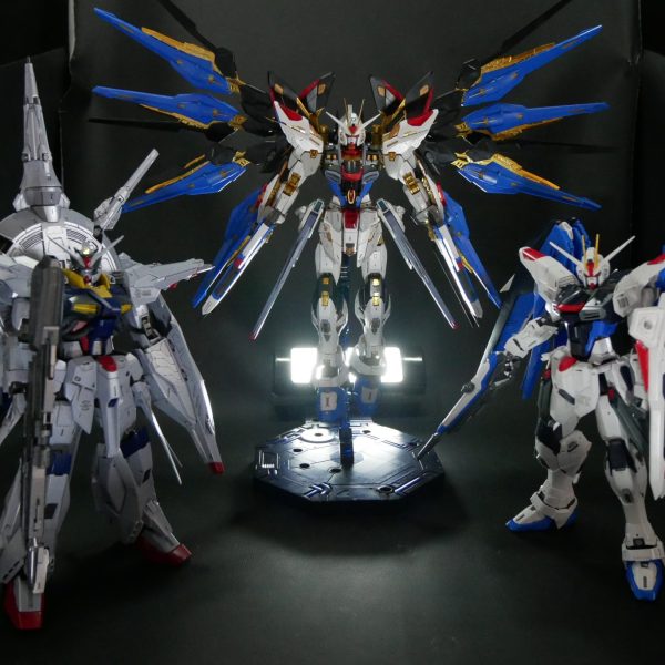 MGEX ストライクフリダームガンダム　＋　MG　フリーダムガンダム　＋　MG　プロヴィデンスガンダム３点セット