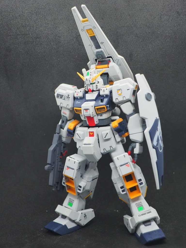 墨入れ、部分塗装、デカールで何時もの通り仕上げました(gundam-kao6)