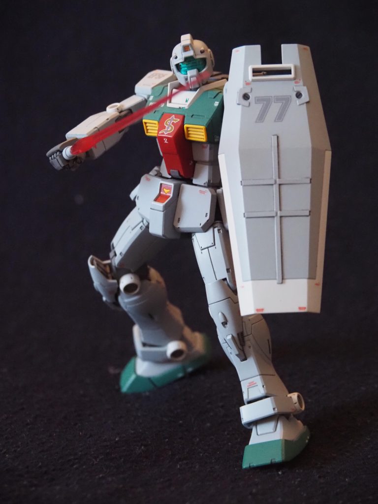 劇中では、盾は持たず、ビームサーベルを使うシーンもありませんでした。