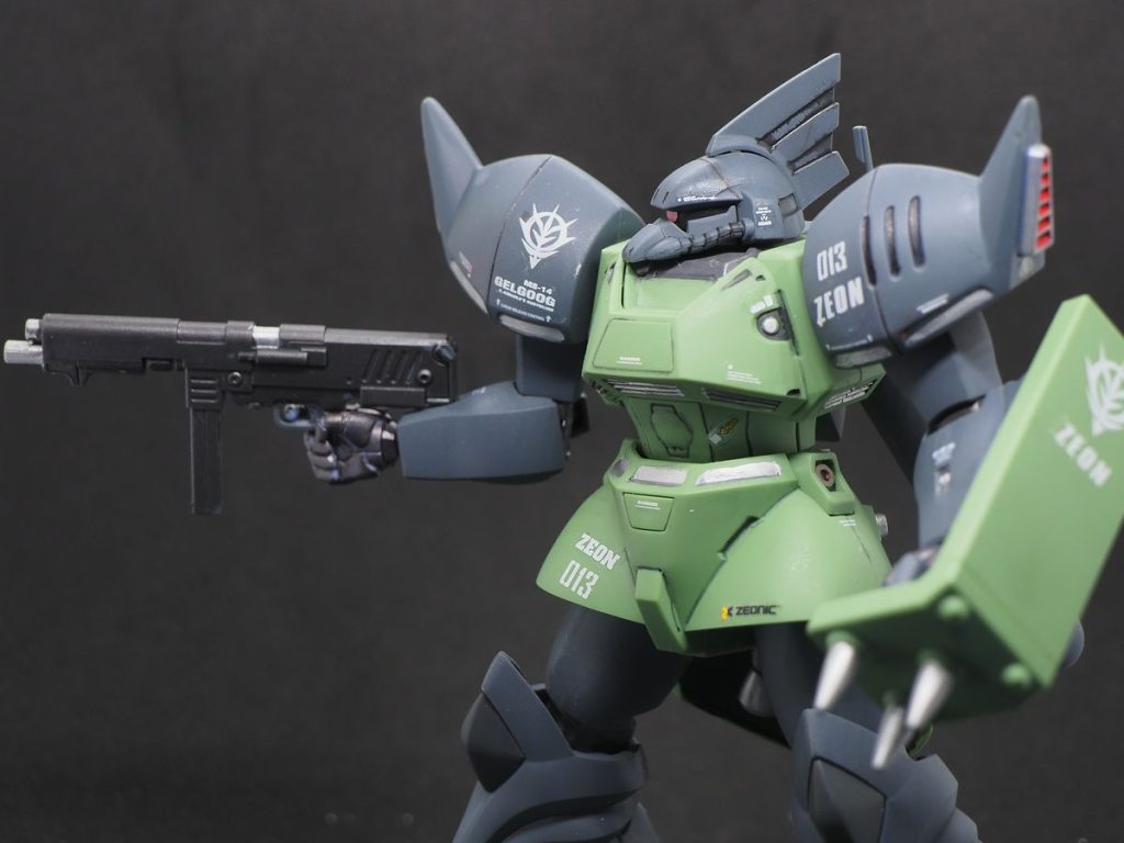 銃口と排莢口、スパイクはジェラルミンで(zaku-kao5)