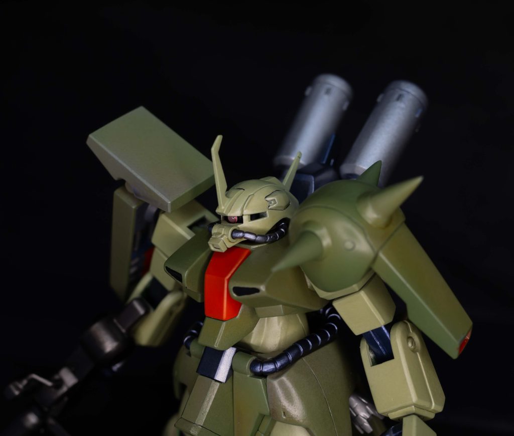 スラスターを交換してみたり、肉増ししてみたり、スジ彫りしてみたりしました。