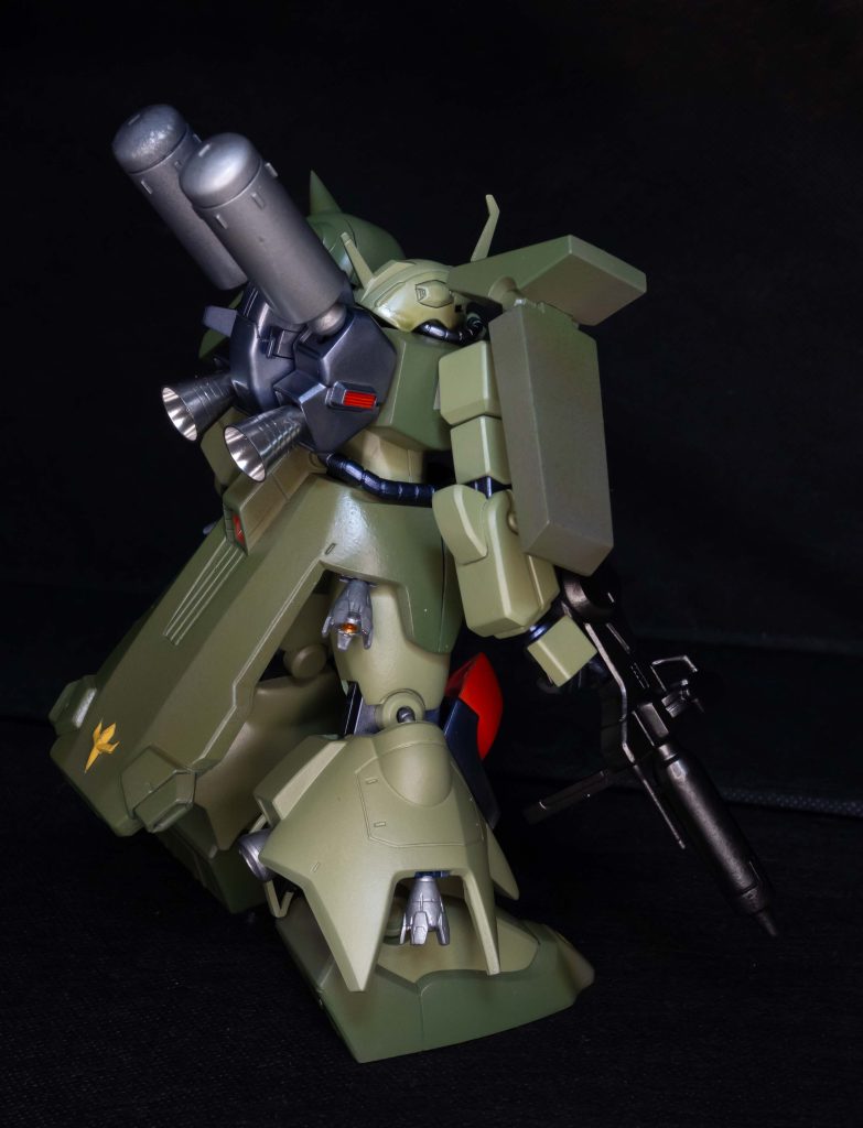 赤がワンポイントになっていてよいですね。