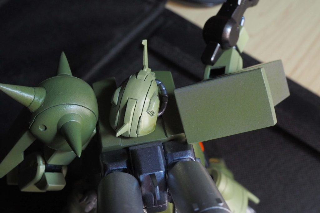 頭部のスジ彫りがお気に入り。