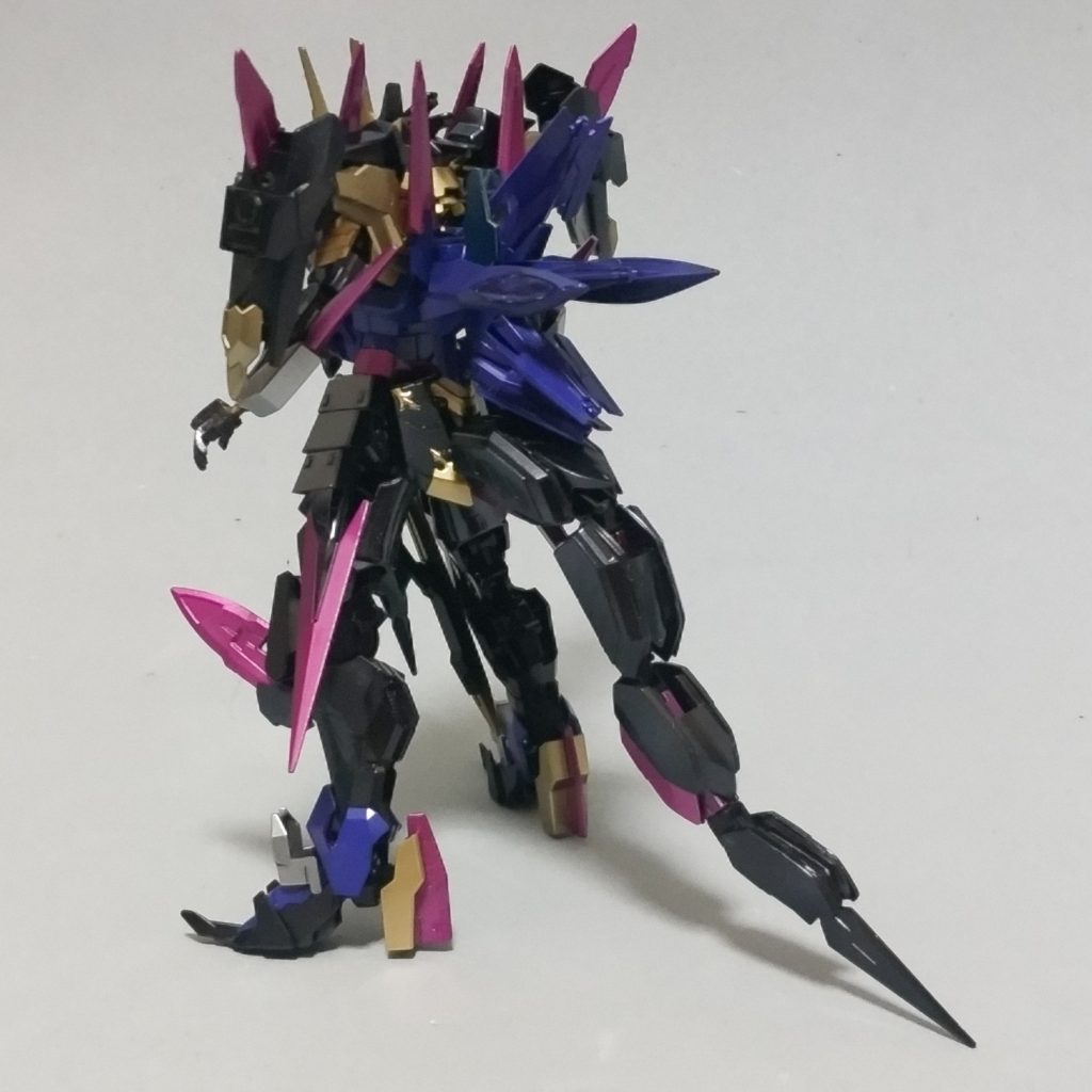 背中には遠隔兵装を。マフラーは非再現です。尻尾はバルバトスの脹ら脛をいっぱい使いました。