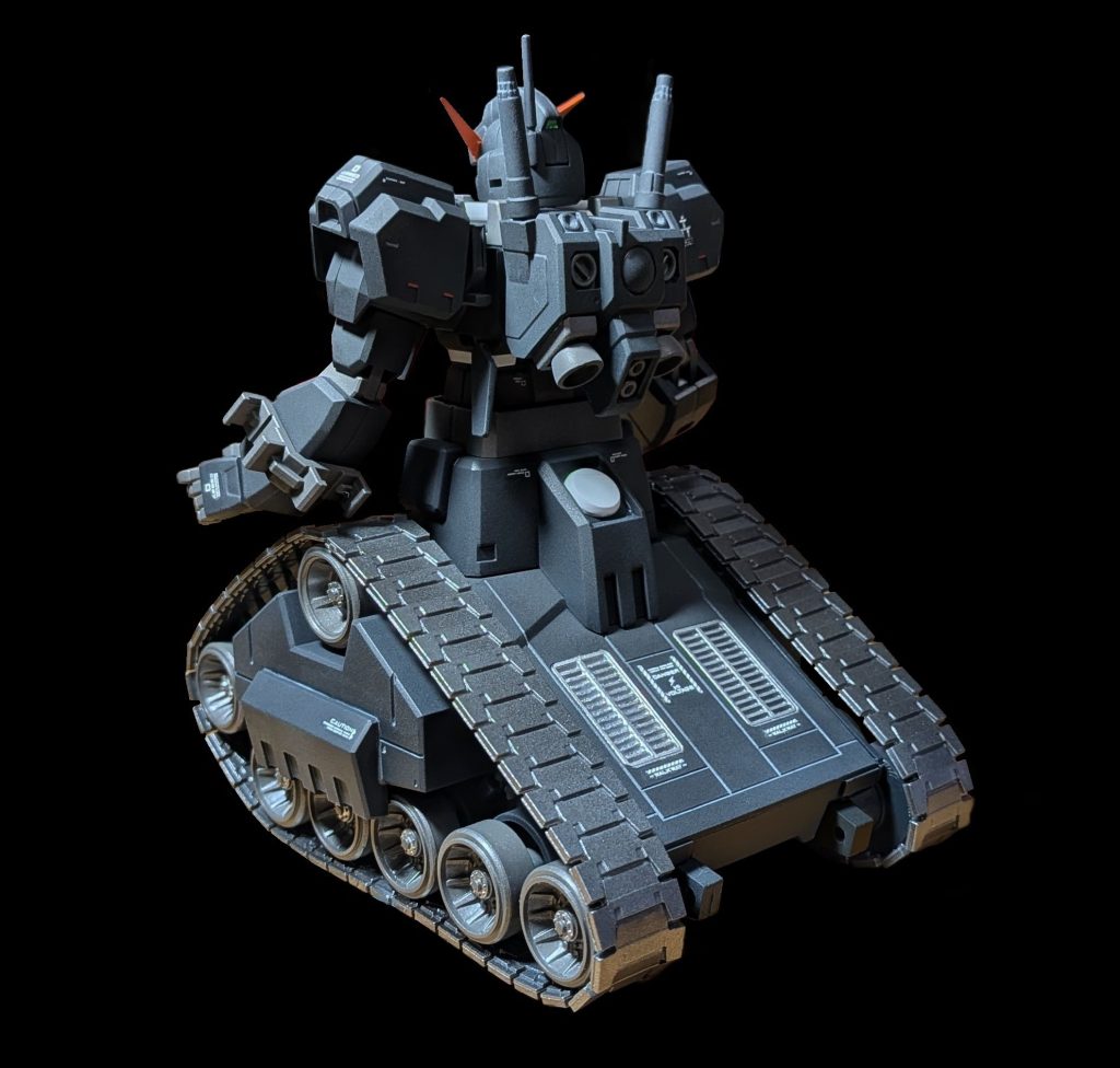 旧世代装備検証機なのでビームライフルは初代、盾はジム改系、バックパックはガンダム5号機のものを装備