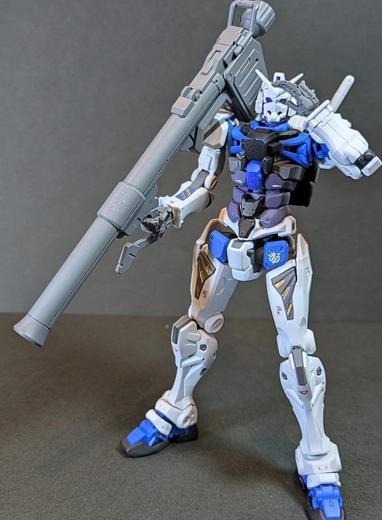 このポーズはやっぱりやりたくなります。バズーカは違いますが。。。