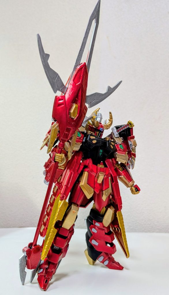 「私の顔に何度泥を塗れば気が済むのだ…アスラン・ザラッ！！」ブラックナイトに付属していた剣と盾に余っていた食玩の槍を組み合わせて制作した大槍です。もっと綺麗に塗装したかったのですが、残念。でも、機体に持たせると迫力があって個人的には大満足です。