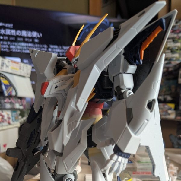 個体差なのか？自立出来ず後に、バッタンバッタン倒れてしまう。なので、スタビライザーを延長して本体が倒れ無い様に、突っ張り棒みたいになる感じにする。昨日、今日の朝5時頃から14時頃までヤスリがけばかりだからクシィーガンダム飽きてきた。ある程度、形になると飽きて来る。モチベーションが・・・やる気スイッチが・・・&nbsp;&nbsp;&nbsp;&nbsp;&nbsp;（1枚目）