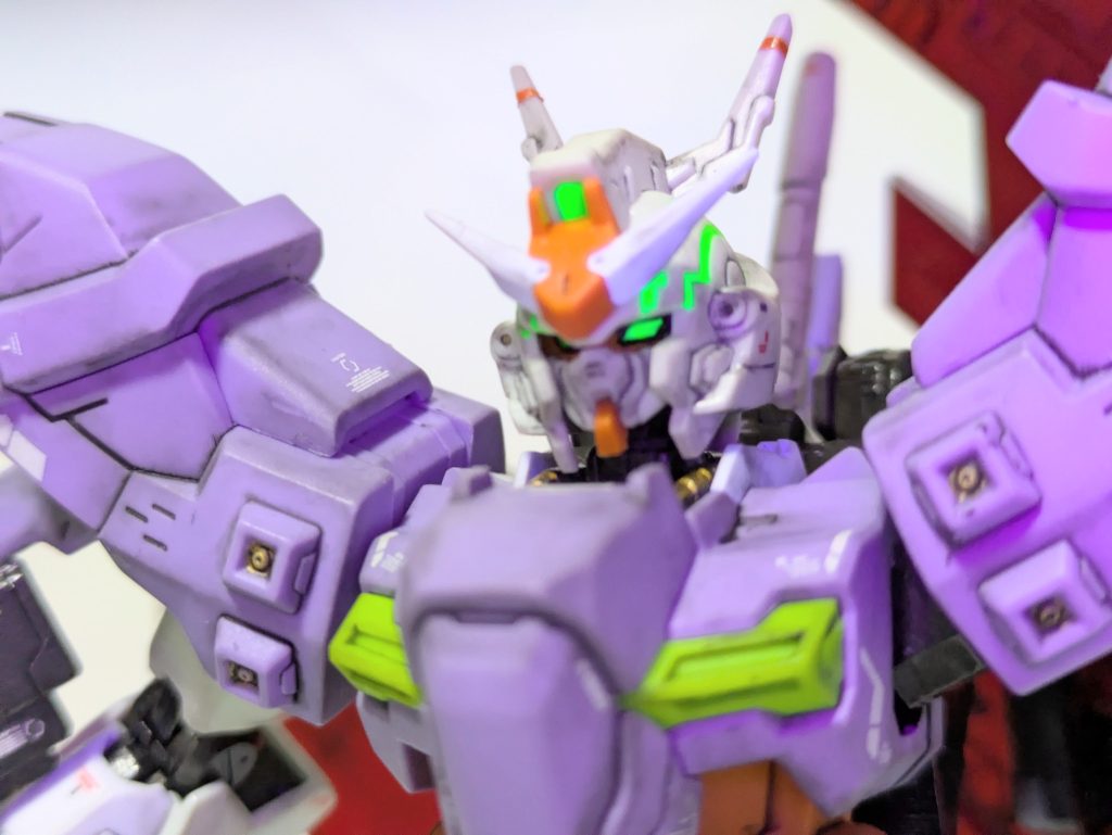 頭部 蛍光グリーンで塗装してるのでブラックライトで光ります。