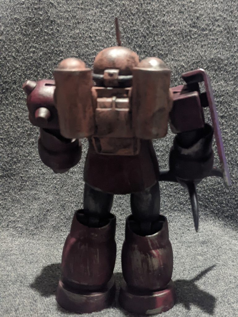 背中はザクのバックパックの両端にズゴックの水中推進ユニットを取り付けました。